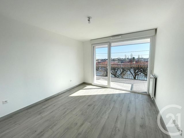 Appartement F3 &agrave; louer - 3 pi&egrave;ces - 60,50 m2 - Le Mee Sur Seine - 77 - ILE-DE-FRANCE
