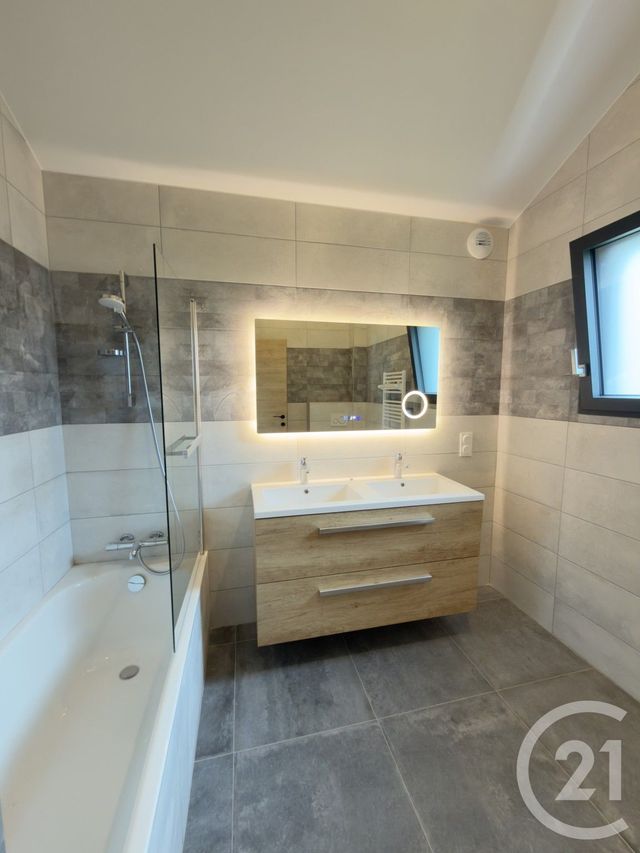 Maison &agrave; louer - 5 pi&egrave;ces - 137,50 m2 - Publier - 74 - RHONE-ALPES