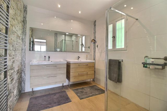 Maison à vendre - 7 pièces - 227 m2 - Valbonne - 06 - PROVENCE-ALPES-COTE-D-AZUR