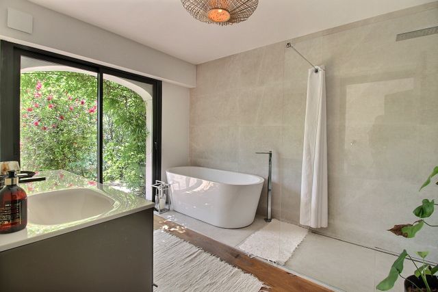 Maison &agrave; vendre - 7 pi&egrave;ces - 293,28 m2 - Valbonne - 06 - PROVENCE-ALPES-COTE-D-AZUR