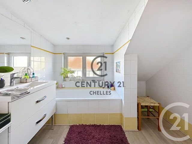 Maison &agrave; vendre - 9 pi&egrave;ces - 175 m2 - Chelles - 77 - ILE-DE-FRANCE