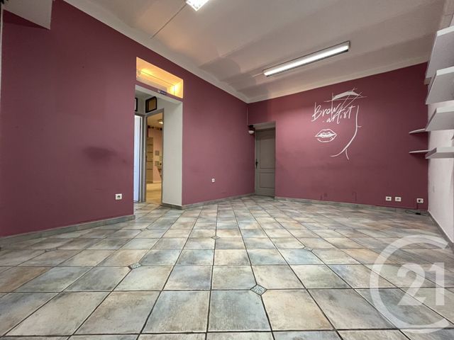 Local commercial à louer - 77.0 m2 - 30 - Gard