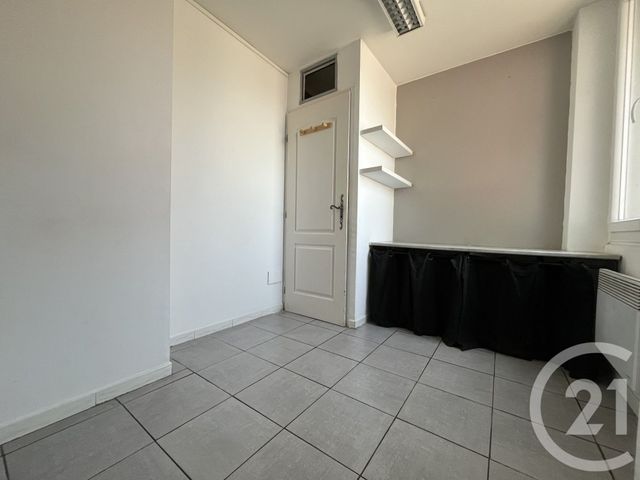 Local commercial à louer - 77.0 m2 - 30 - Gard