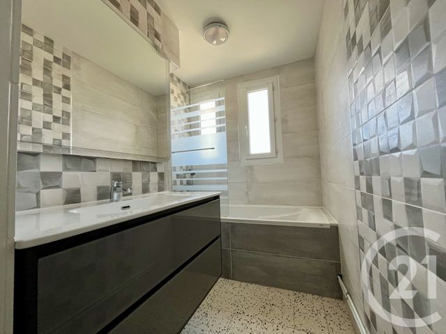 Appartement F4 &agrave; louer - 4 pi&egrave;ces - 66 m2 - Ales - 30 - LANGUEDOC-ROUSSILLON