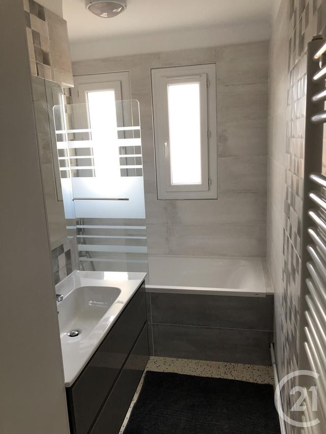 Appartement F4 &agrave; louer - 4 pi&egrave;ces - 66 m2 - Ales - 30 - LANGUEDOC-ROUSSILLON