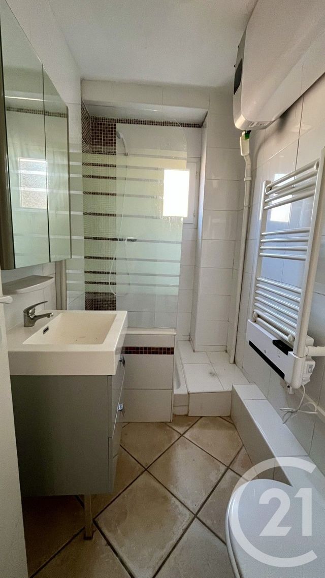 Appartement F4 &agrave; louer - 4 pi&egrave;ces - 50 m2 - Ales - 30 - LANGUEDOC-ROUSSILLON