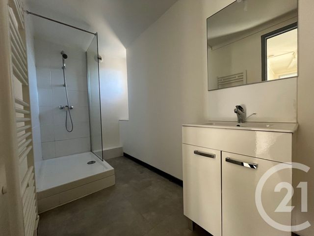Appartement T2 &agrave; louer - 2 pi&egrave;ces - 43,10 m2 - St Ambroix - 30 - LANGUEDOC-ROUSSILLON
