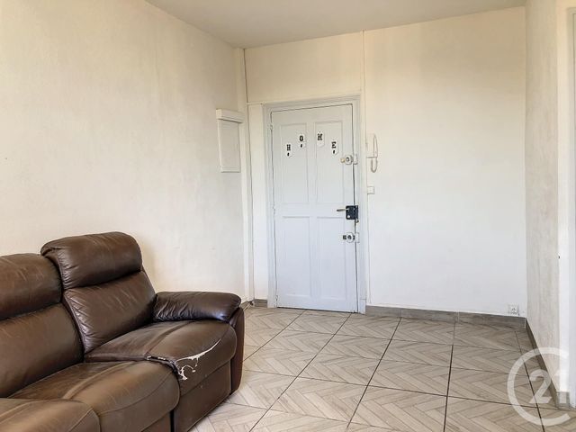 Appartement &agrave; louer - 2 pi&egrave;ces - 29 m2 - Ales - 30 - LANGUEDOC-ROUSSILLON