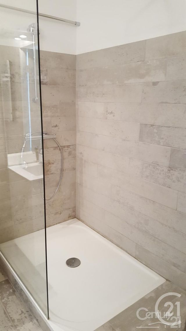 Appartement F4 &agrave; louer - 4 pi&egrave;ces - 90,16 m2 - Ales - 30 - LANGUEDOC-ROUSSILLON
