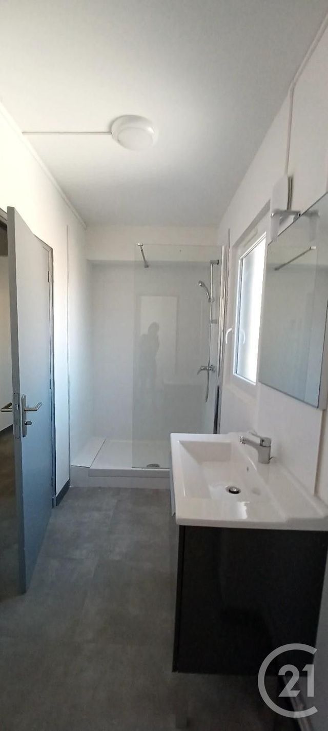 Appartement T4 &agrave; louer - 4 pi&egrave;ces - 84,80 m2 - St Ambroix - 30 - LANGUEDOC-ROUSSILLON