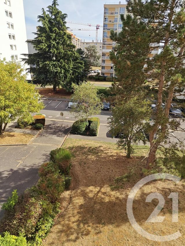 Appartement F4 &agrave; louer - 4 pi&egrave;ces - 80 m2 - Chilly Mazarin - 91 - ILE-DE-FRANCE