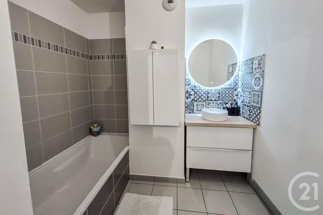 Appartement T3 &agrave; vendre - 3 pi&egrave;ces - 65,50 m2 - Jassans Riottier - 01 - RHONE-ALPES