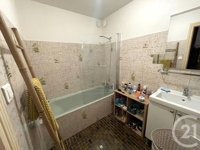 Appartement F3 &agrave; louer - 3 pi&egrave;ces - 60,30 m2 - Chaleins - 01 - RHONE-ALPES