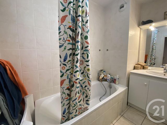 Appartement F3 &agrave; louer - 3 pi&egrave;ces - 75 m2 - Fareins - 01 - RHONE-ALPES