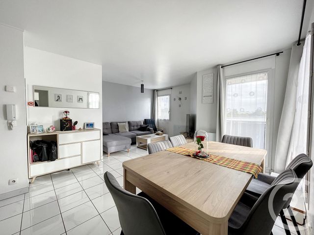 appartement à vendre - 4 pièces - 74,68 m2 - Savigny Le Temple - 77 - ILE-DE-FRANCE