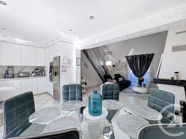 Maison &agrave; vendre - 6 pi&egrave;ces - 102,22 m2 - Savigny Le Temple - 77 - ILE-DE-FRANCE