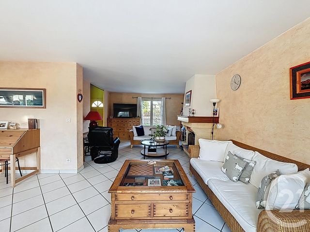 Maison à vendre - 7 pièces - 145,69 m2 - Savigny Le Temple - 77 - ILE-DE-FRANCE