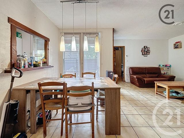 Appartement F3 à vendre - 3 pièces - 60,90 m2 - Savigny Le Temple - 77 - ILE-DE-FRANCE