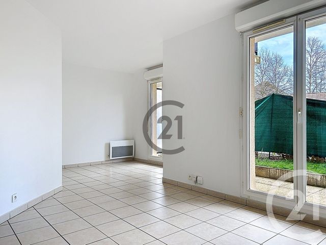 Appartement T2 &agrave; louer - 2 pi&egrave;ces - 47,25 m2 - Moissy Cramayel - 77 - ILE-DE-FRANCE
