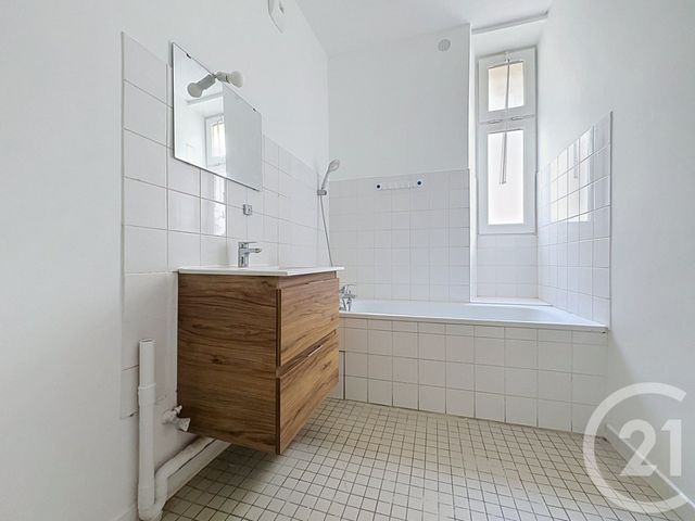 Appartement T3 &agrave; louer - 3 pi&egrave;ces - 51,64 m2 - Melun - 77 - ILE-DE-FRANCE