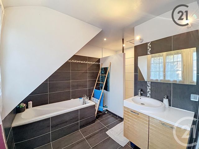 Maison &agrave; vendre - 6 pi&egrave;ces - 117 m2 - Savigny Le Temple - 77 - ILE-DE-FRANCE