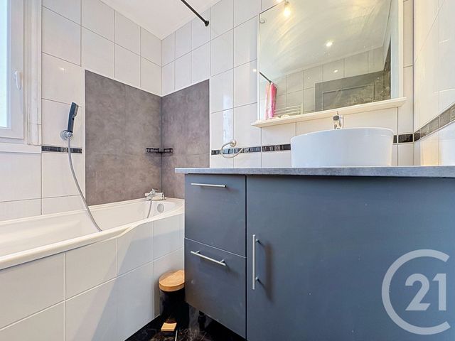Appartement &agrave; louer - 3 pi&egrave;ces - 66,93 m2 - Savigny Le Temple - 77 - ILE-DE-FRANCE