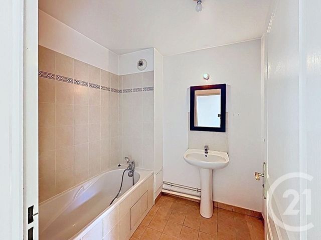 Appartement &agrave; vendre - 3 pi&egrave;ces - 65,50 m2 - Combs La Ville - 77 - ILE-DE-FRANCE