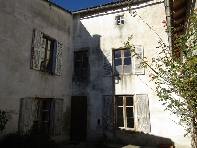 Maison à vendre - 7 pièces - 161 m2 - Chef Boutonne - 79 - POITOU-CHARENTES
