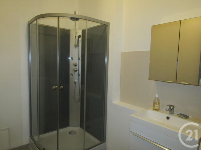 Appartement F5 &agrave; louer - 5 pi&egrave;ces - 101,85 m2 - Chef Boutonne - 79 - POITOU-CHARENTES