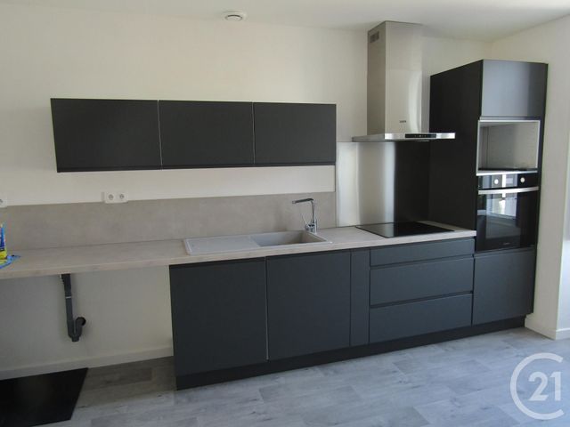 Appartement F5 &agrave; louer - 5 pi&egrave;ces - 101,85 m2 - Chef Boutonne - 79 - POITOU-CHARENTES