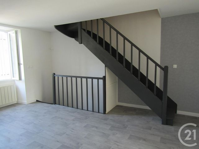 Appartement F5 &agrave; louer - 5 pi&egrave;ces - 101,85 m2 - Chef Boutonne - 79 - POITOU-CHARENTES