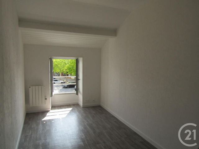 Appartement F5 &agrave; louer - 5 pi&egrave;ces - 101,85 m2 - Chef Boutonne - 79 - POITOU-CHARENTES