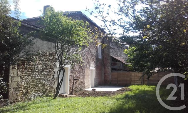 Maison &agrave; louer - 4 pi&egrave;ces - 107 m2 - Sauze Entre Bois - 79 - POITOU-CHARENTES