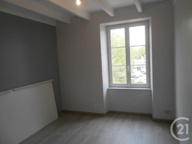 Maison &agrave; louer - 4 pi&egrave;ces - 107 m2 - Sauze Entre Bois - 79 - POITOU-CHARENTES