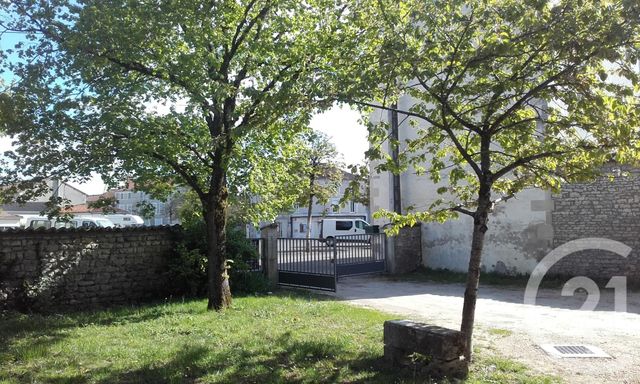 Maison &agrave; louer - 4 pi&egrave;ces - 107 m2 - Sauze Entre Bois - 79 - POITOU-CHARENTES