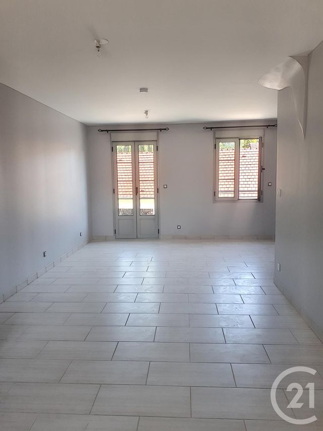 Appartement T4 &agrave; louer - 4 pi&egrave;ces - 78 m2 - Escamps - 89 - BOURGOGNE