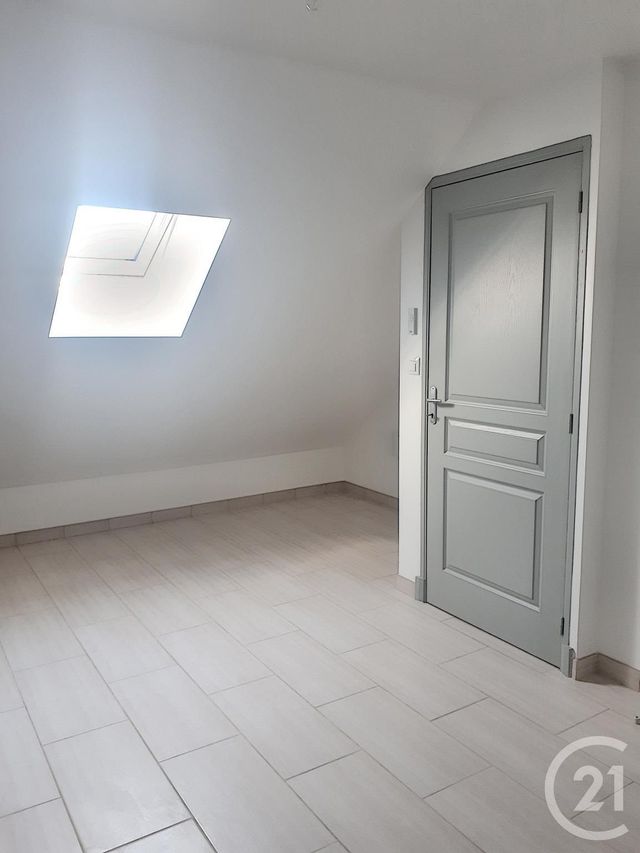 Appartement T4 &agrave; louer - 4 pi&egrave;ces - 78 m2 - Escamps - 89 - BOURGOGNE