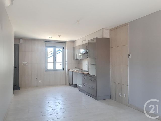 Appartement T4 &agrave; louer - 4 pi&egrave;ces - 78 m2 - Escamps - 89 - BOURGOGNE