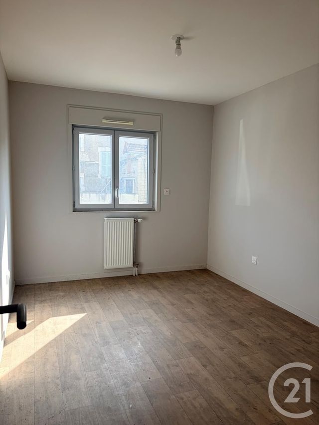 Appartement F4 &agrave; louer - 4 pi&egrave;ces - 87 m2 - Auxerre - 89 - BOURGOGNE