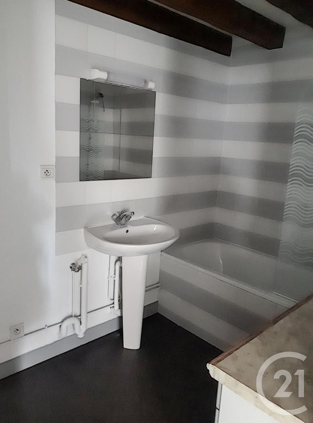 Appartement F1 &agrave; louer - 1 pi&egrave;ce - 45 m2 - Auxerre - 89 - BOURGOGNE