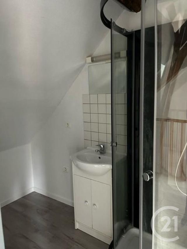 Appartement F2 &agrave; louer - 2 pi&egrave;ces - 37,20 m2 - St Bris Le Vineux - 89 - BOURGOGNE