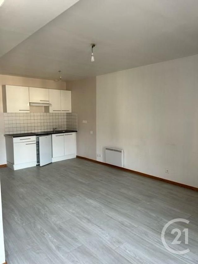 Appartement F2 &agrave; louer - 2 pi&egrave;ces - 37,20 m2 - St Bris Le Vineux - 89 - BOURGOGNE