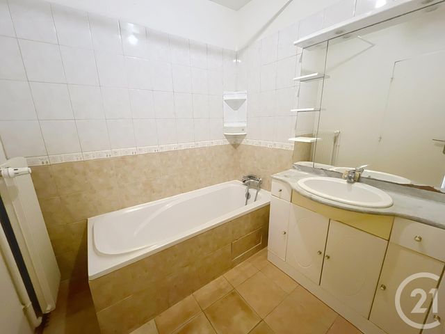 Appartement T3 &agrave; louer - 3 pi&egrave;ces - 79 m2 - Auxerre - 89 - BOURGOGNE