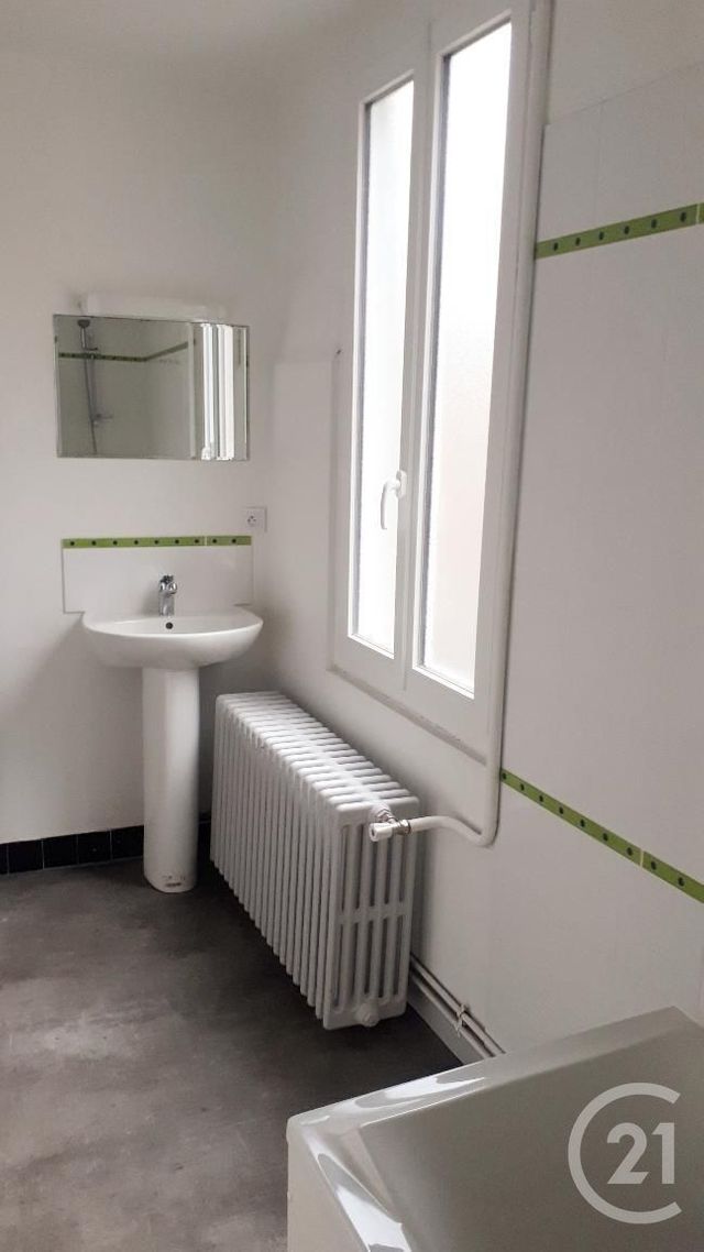 Maison &agrave; louer - 4 pi&egrave;ces - 89 m2 - Aillant Sur Tholon - 89 - BOURGOGNE
