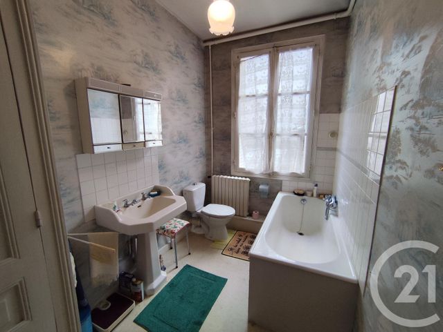 Appartement F4 &agrave; vendre - 4 pi&egrave;ces - 202 m2 - La Chatre - 36 - CENTRE