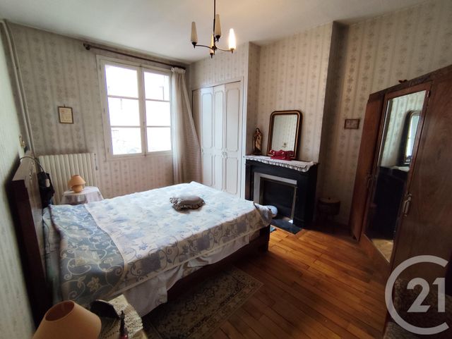 Appartement F4 &agrave; vendre - 4 pi&egrave;ces - 202 m2 - La Chatre - 36 - CENTRE