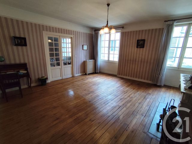 Appartement F4 &agrave; vendre - 4 pi&egrave;ces - 202 m2 - La Chatre - 36 - CENTRE