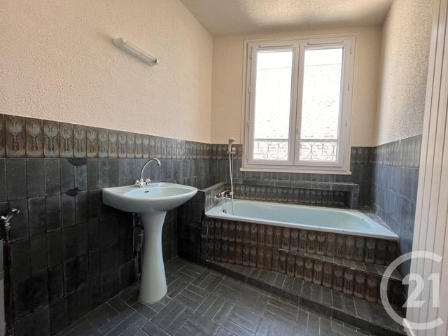 Maison à vendre - 3 pièces - 112 m2 - La Chatre - 36 - CENTRE