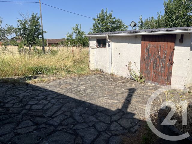 Maison à vendre - 2 pièces - 62,05 m2 - Chateaumeillant - 18 - CENTRE
