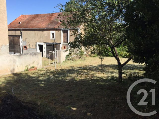 Maison à vendre - 3 pièces - 79,90 m2 - Chateaumeillant - 18 - CENTRE